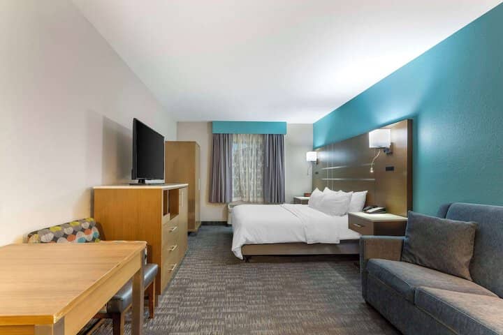 Room 18 of 37