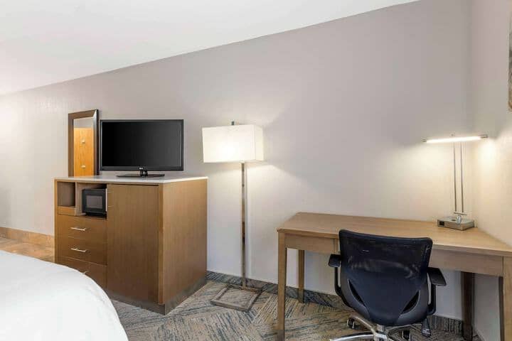 Room 13 of 37