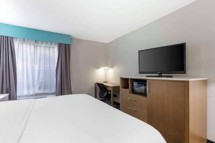 Room 10 of 37