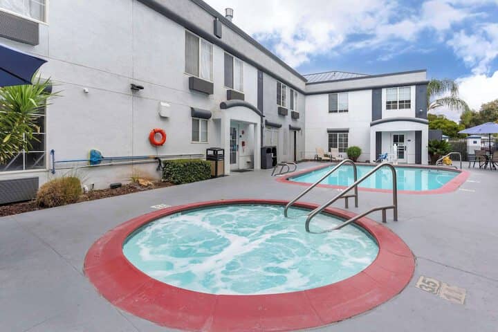 Pool 32 of 37