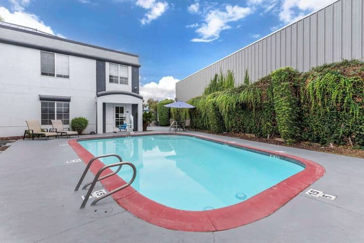 Pool 33 of 37