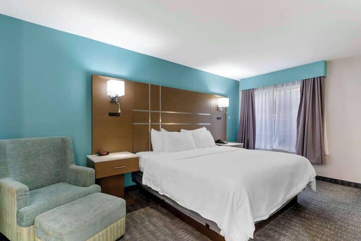 Room 11 of 37