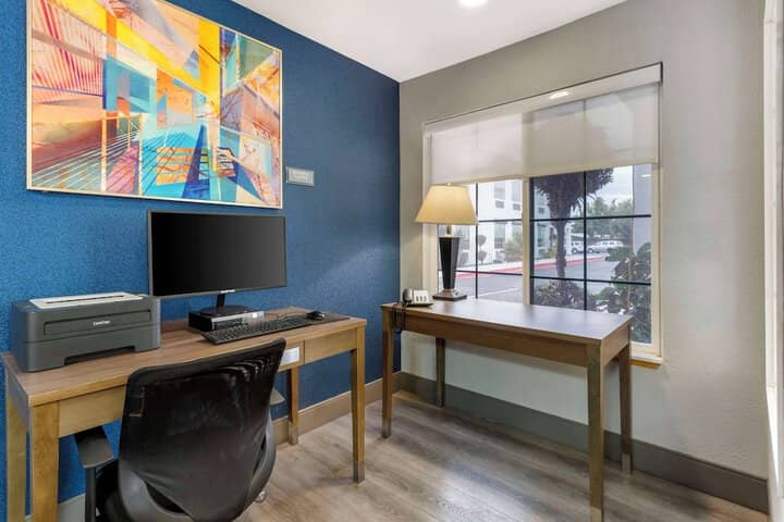 Business Center 36 of 37