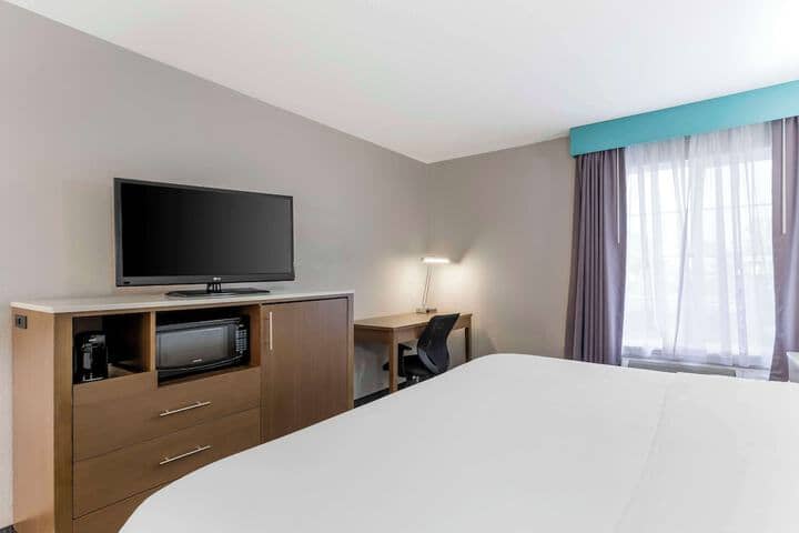 Room 9 of 37