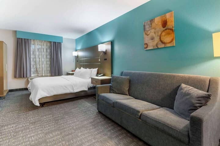 Room 16 of 37